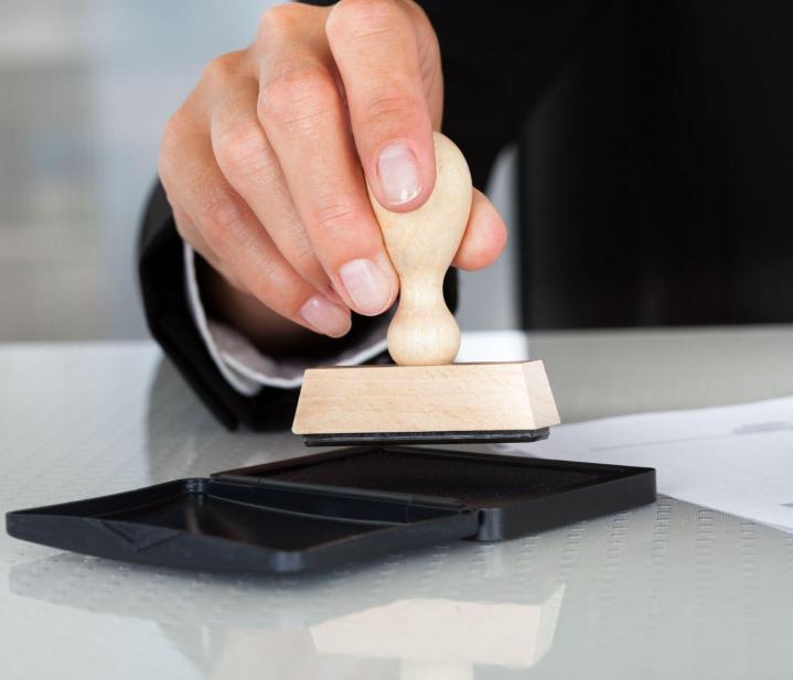 Nous vendons des tampons encreurs.